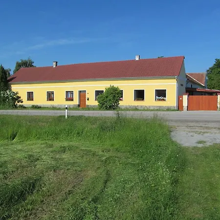 奥特维克膳食公寓酒店 Trhové Sviny